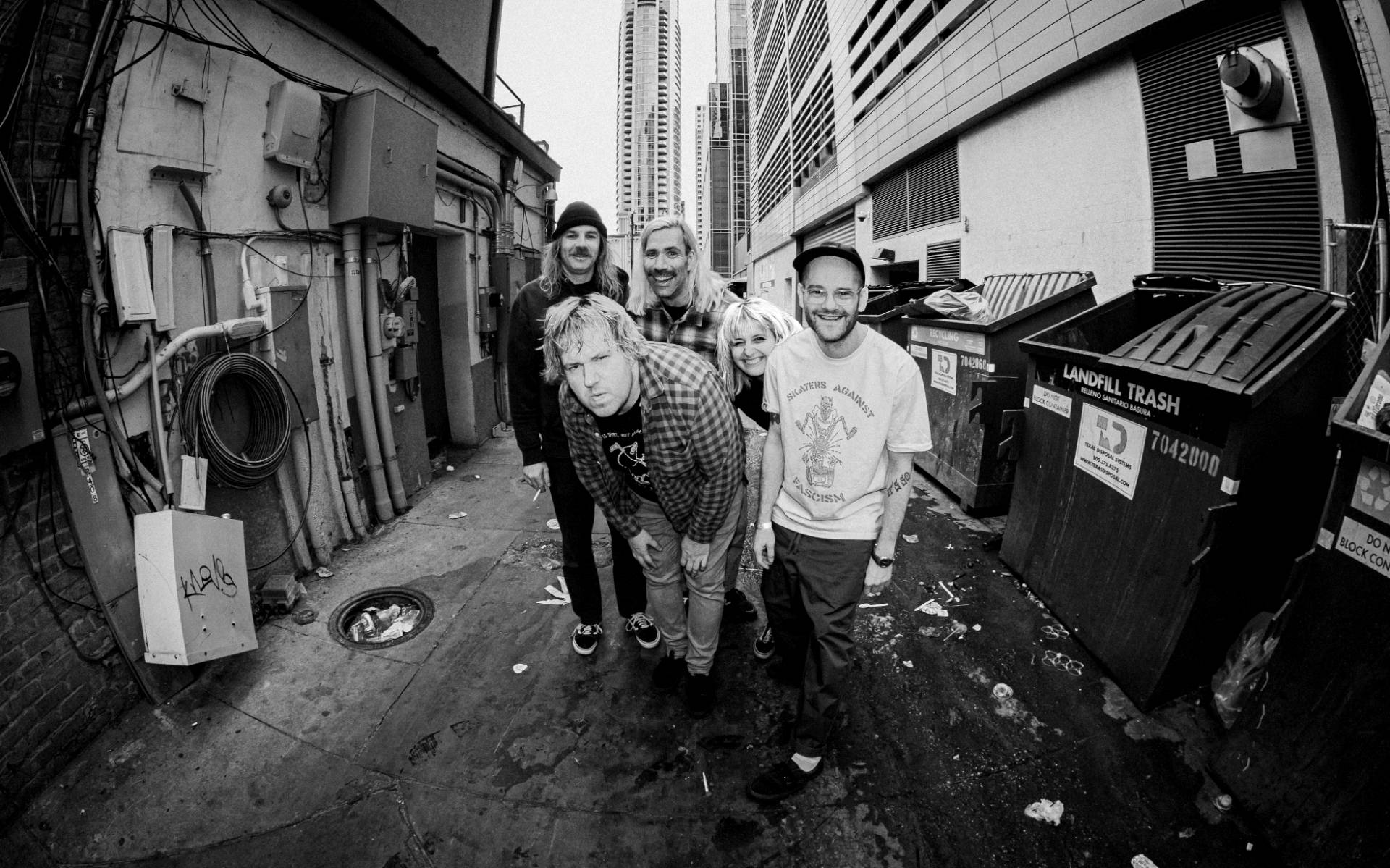 ein photo von bikini beach und der crew beim sxsw festival